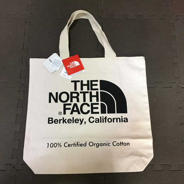 THE NORTH FACE(ザノースフェイス)のノースフェイス　トートバッグタグ付き新品 メンズのバッグ(トートバッグ)の商品写真