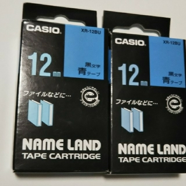 CASIO(カシオ)のCASIO ネームランド 12mm 黒文字 ２個 青テープ インテリア/住まい/日用品の文房具(テープ/マスキングテープ)の商品写真