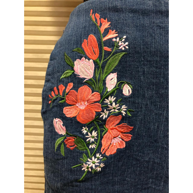 CECIL McBEE(セシルマクビー)のセシルマクビー美良品 刺繍入りストレッチデニムスカート 2点以上まとめ買い値下げ レディースのスカート(ミニスカート)の商品写真