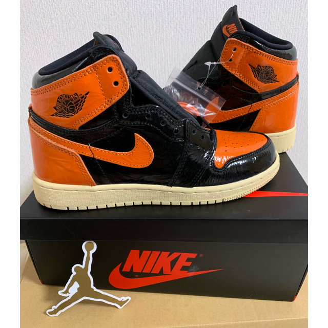 NIKE(ナイキ)のエアジョーダン 1レトロ HIGH OG キッズ/ベビー/マタニティのキッズ靴/シューズ(15cm~)(スニーカー)の商品写真