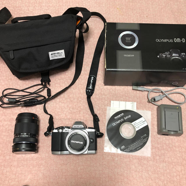 【お取り置き中】OLYMPUS OM-D EM-10 ダブルズームセットカメラ