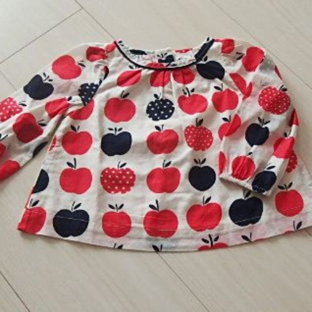 babyGAP(ベビーギャップ)の70cm6-12ヶ月★美品★りんご柄★コットンチュニック★ベビーギャップ☆春～秋 キッズ/ベビー/マタニティのベビー服(~85cm)(シャツ/カットソー)の商品写真