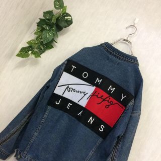 トミーヒルフィガー(TOMMY HILFIGER)のトミーヒルフィガー★バックデザイン デカロゴ★映えるデニムジャケット(Gジャン/デニムジャケット)