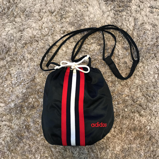 adidas(アディダス)のアディダス　ショルダーミニバッグ レディースのバッグ(ショルダーバッグ)の商品写真