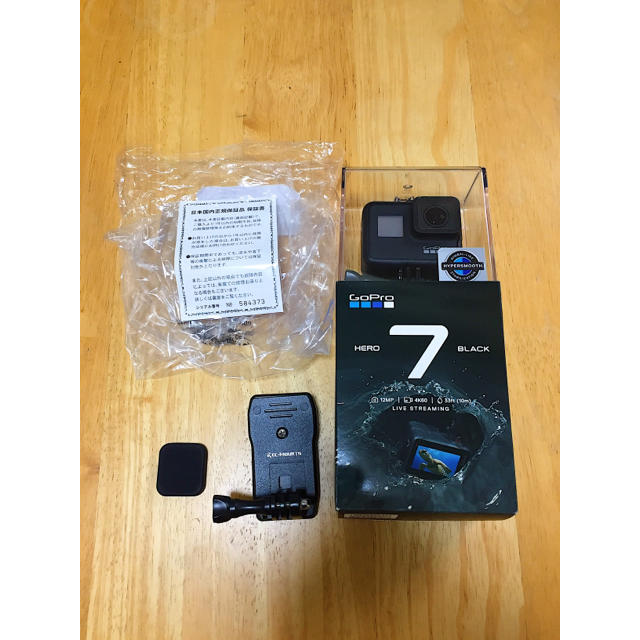 スマホ/家電/カメラGoPro HERO7 Black 美品  バックパックマウント・レンズキャップ