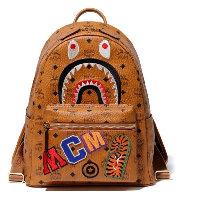 A BATHING APE(アベイシングエイプ)のBAPE x MCM Shark bag メンズのバッグ(バッグパック/リュック)の商品写真