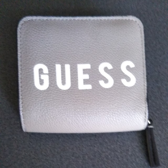 GUESS(ゲス)のGuess折りたたみ財布 レディースのファッション小物(財布)の商品写真