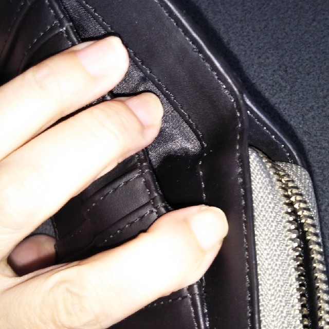 GUESS(ゲス)のGuess折りたたみ財布 レディースのファッション小物(財布)の商品写真