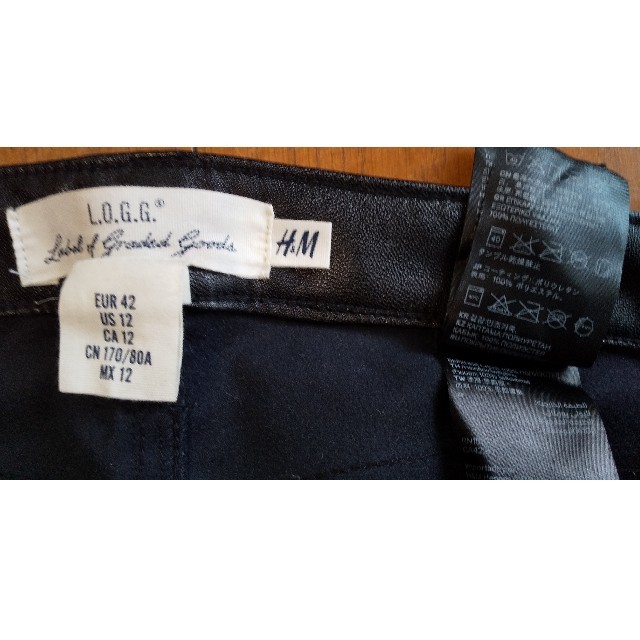 H&M(エイチアンドエム)の黒  レザー風パンツ  レディース レディースのパンツ(その他)の商品写真