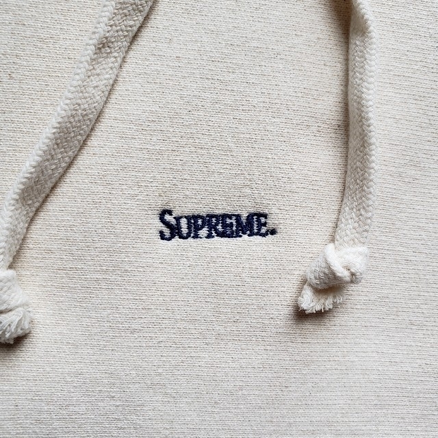 Supreme(シュプリーム)のMicro Logo Hooded Sweatshirt Natural M メンズのトップス(パーカー)の商品写真