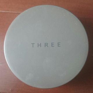 スリー(THREE)のTHREEルースパウダー(フェイスパウダー)