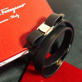 サルヴァトーレフェラガモ(Salvatore Ferragamo)のフェラガモ ヴァラリボン ブレスレット 黒(ブレスレット/バングル)