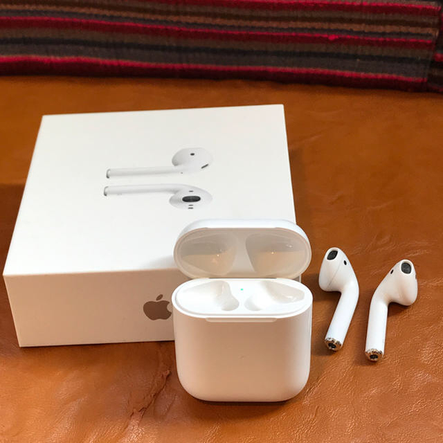 Apple(アップル)のAirPods apple 第一世代 スマホ/家電/カメラのオーディオ機器(ヘッドフォン/イヤフォン)の商品写真