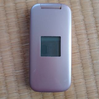 エヌティティドコモ(NTTdocomo)の携帯電話本体　ガラケー　らくらくフォン　Fｰ08C(携帯電話本体)