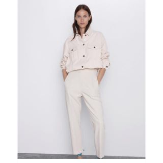 ザラ(ZARA)のZARA ダーツ入りハイウエストパンツ　新品(カジュアルパンツ)