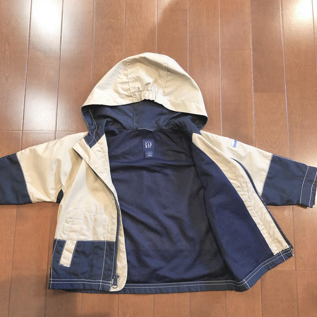 babyGAP(ベビーギャップ)のGAP ウィンドブレーカー キッズ/ベビー/マタニティのキッズ服女の子用(90cm~)(ジャケット/上着)の商品写真