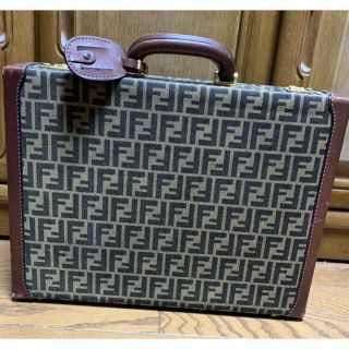 FENDI - アタッシュケース ☆ FENDI ☆ の通販|ラクマ FENDI - アタッシュケース ☆ FENDI ☆ の通販|ラクマ