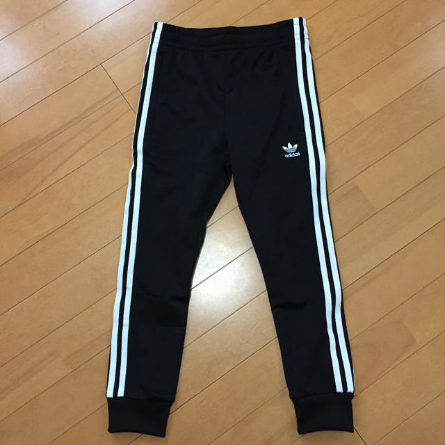 adidas(アディダス)のadidas originals トラックパンツ ジャージ130 キッズ/ベビー/マタニティのキッズ服男の子用(90cm~)(パンツ/スパッツ)の商品写真