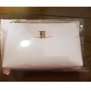 Salvatore Ferragamo(ポーチ ・ ピンク/桃色系)のフリマ Salvatore Ferragamo(ポーチ ・ ピンク/桃色系)のフリマ