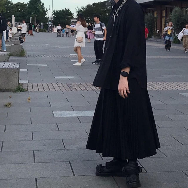 BLACKCOMME des GARCONS アシンメトリープリーツスカート BLACKCOMME des GARCONS アシンメトリープリーツスカート