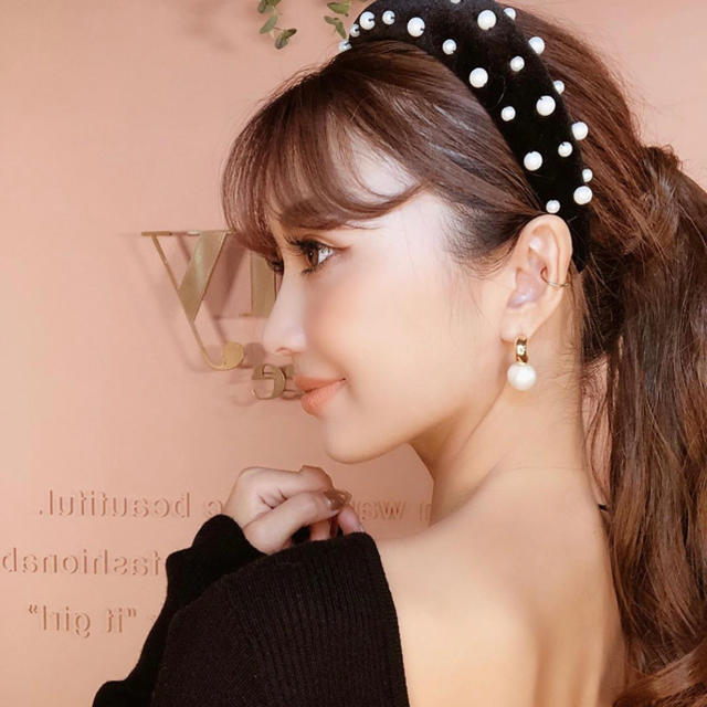 eimy istoire(エイミーイストワール)の新品♡ベロア　パール　太い　カチューシャ レディースのヘアアクセサリー(カチューシャ)の商品写真