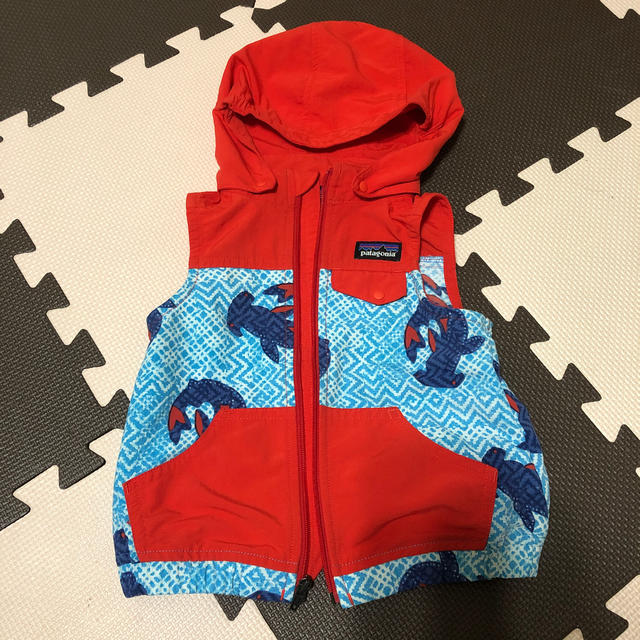 patagonia(パタゴニア)のpatagonia パーカー　ベスト　2T キッズ/ベビー/マタニティのキッズ服男の子用(90cm~)(ジャケット/上着)の商品写真