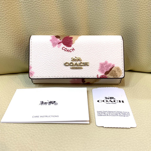 COACH(コーチ)のCOACH F65522 花柄 コーチ キーケース  未使用 レディースのファッション小物(キーケース)の商品写真