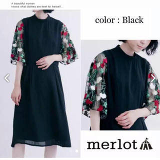メルロー(merlot)の新品♡メルロー♡ 花刺繍レース スリーブ ワンピース  黒(ひざ丈ワンピース)