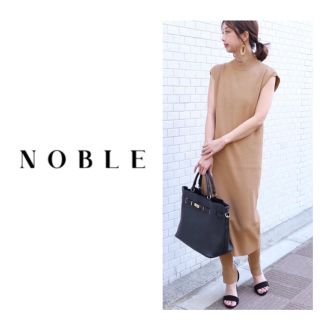 ノーブル(Noble)のNOBLE Ry/C ソウバリハイネックスリーブレスニットワンピース 新品(ひざ丈ワンピース)