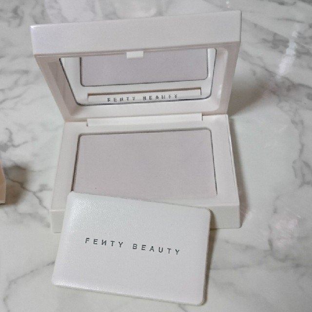 FENTY BEAUTY パウダー