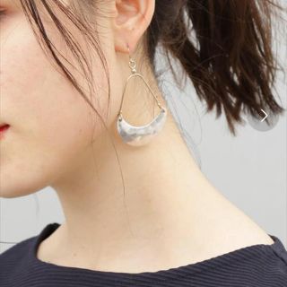 アダムエロぺ(Adam et Rope')の 美品☆ADAM ET ROPE’☆クレセントシェイプピアス(ピアス)