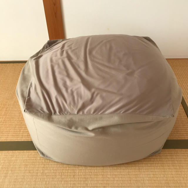 MUJI (無印良品)(ムジルシリョウヒン)の体にフィットするソファ グレーベージュ　幅６５×奥行６５×高さ４３ｃｍ インテリア/住まい/日用品のソファ/ソファベッド(ビーズソファ/クッションソファ)の商品写真