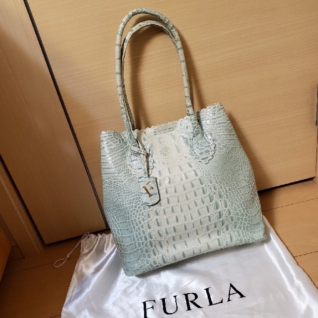 美品 FURLA 型押しレザー ショルダーバッグ トートバッグ