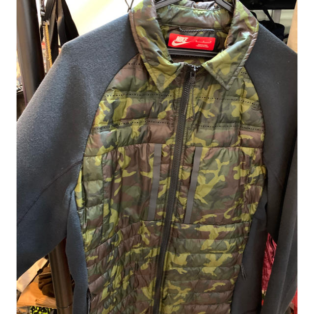 NIKE(ナイキ)のNIKE 中棉ダウン一体型 メンズのジャケット/アウター(スタジャン)の商品写真