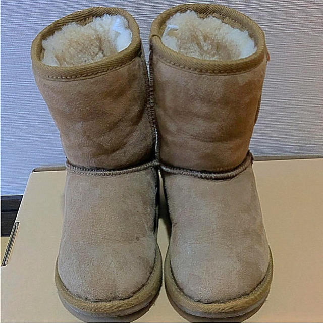 UGG(アグ)のUGG ムートンブーツ 15cm ugg キッズ/ベビー/マタニティのキッズ靴/シューズ(15cm~)(ブーツ)の商品写真