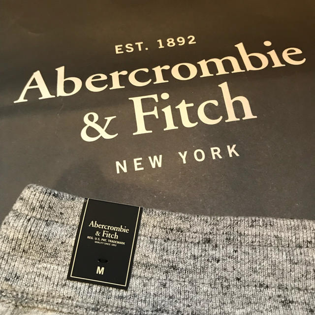 Abercrombie&Fitch(アバクロンビーアンドフィッチ)の新品⭐️アバクロ　ジョガーパンツ　ニット帽　セットMサイズ メンズのパンツ(その他)の商品写真