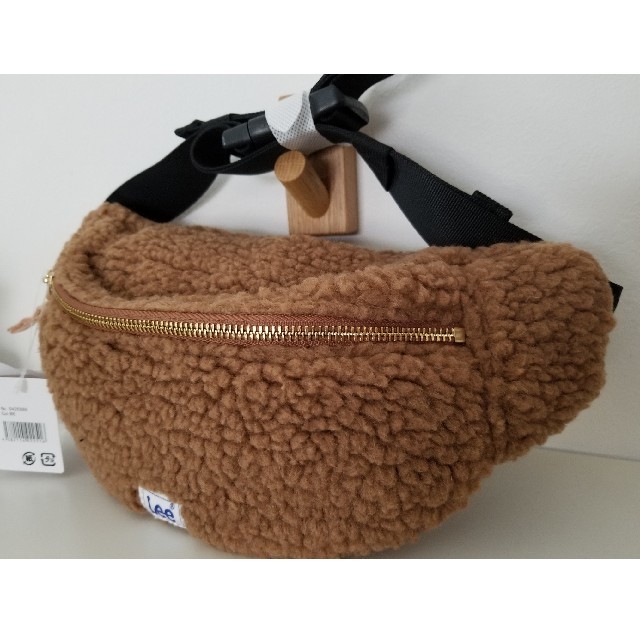 Lee(リー)のLee ボアWAIST BAG(Brown) レディースのバッグ(ボディバッグ/ウエストポーチ)の商品写真