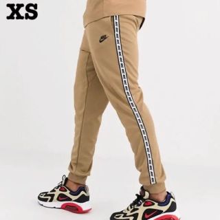 ナイキ(NIKE)のNIKE テーピング ロゴ ジョガーパンツ トラックパンツ サンド XS 新品(その他)