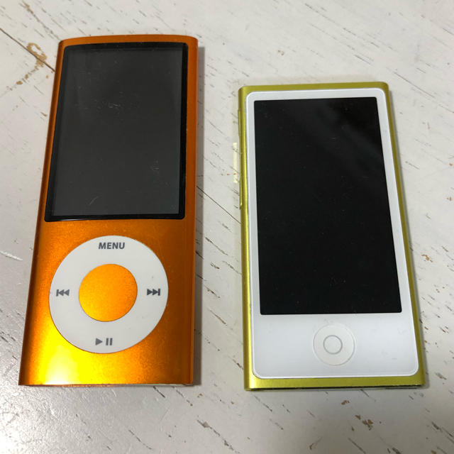 Apple(アップル)の【PAPAYA様専用】iPod nano 2台セット第7世代　第5世代 中古 スマホ/家電/カメラのオーディオ機器(ポータブルプレーヤー)の商品写真