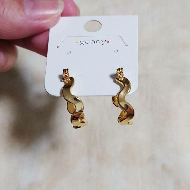 goocy(グースィー)のgoocy ウェーブピアス レディースのアクセサリー(ピアス)の商品写真