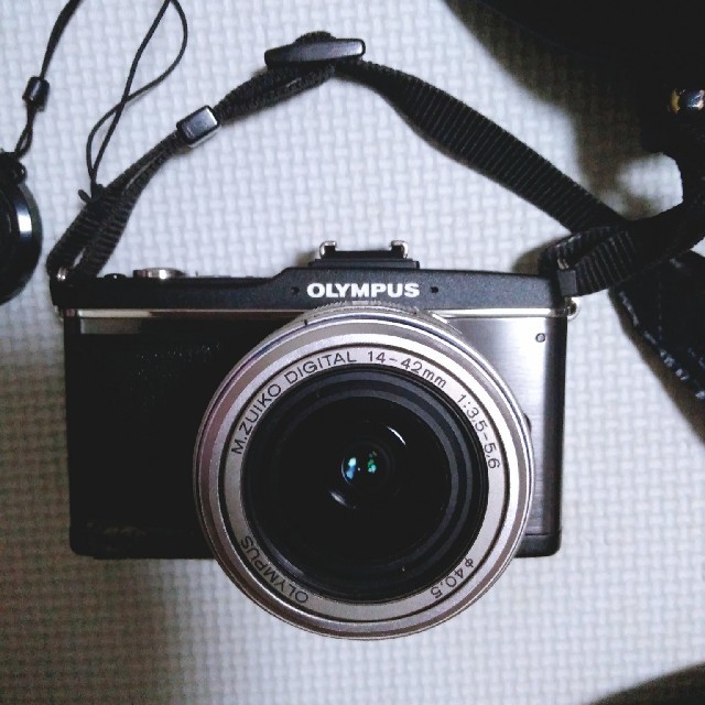 OLYMPUS(オリンパス)の一眼レフ　デジタル　olympus pen e-p2 スマホ/家電/カメラのカメラ(デジタル一眼)の商品写真