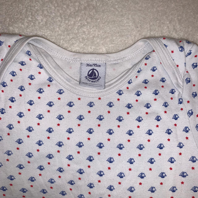 PETIT BATEAU(プチバトー)のプチバトー　半袖ボディ　肌着　ロンパース　5枚セット キッズ/ベビー/マタニティのキッズ服男の子用(90cm~)(下着)の商品写真