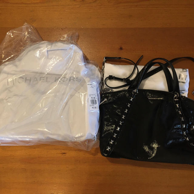 新品 MICHAEL KORS SADIE ラージ トップジップ サッチェル | www