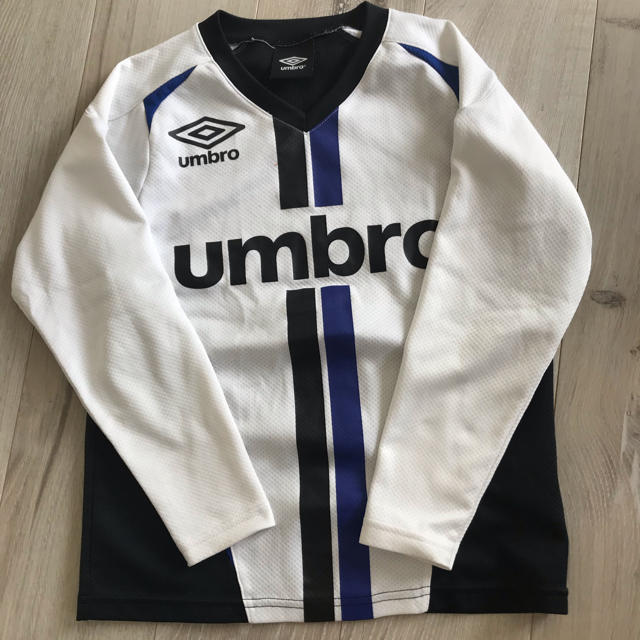 UMBRO(アンブロ)のアンブロ長袖130 スポーツ/アウトドアのサッカー/フットサル(ウェア)の商品写真