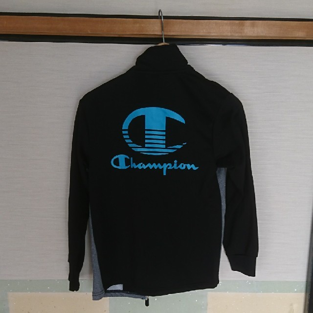 Champion(チャンピオン)の最値下げ！子供用 Champion ジャージ上下 キッズ/ベビー/マタニティのキッズ服男の子用(90cm~)(その他)の商品写真