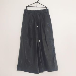 ザラ(ZARA)のフェイクレザーガウチョ(カジュアルパンツ)