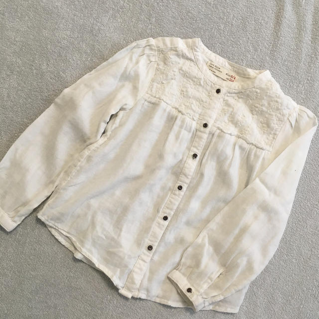 ZARA(ザラ)のzara 刺繍ブラウス キッズ/ベビー/マタニティのキッズ服女の子用(90cm~)(ブラウス)の商品写真