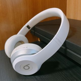 ビーツバイドクタードレ(Beats by Dr Dre)の大人気Beats solo2 Wirelessホワイト、お買い得です♪(ヘッドフォン/イヤフォン)