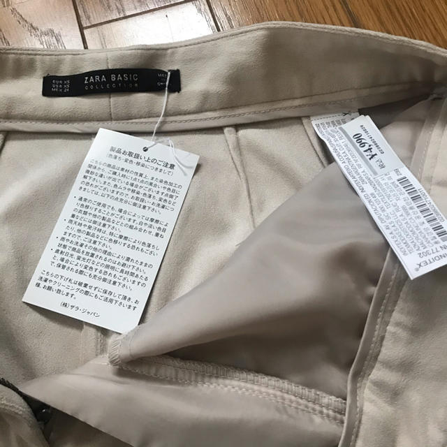 ZARA(ザラ)のお値下げ！　新品　ザラ  フェイクスエード調　パンツ　 レディースのパンツ(カジュアルパンツ)の商品写真