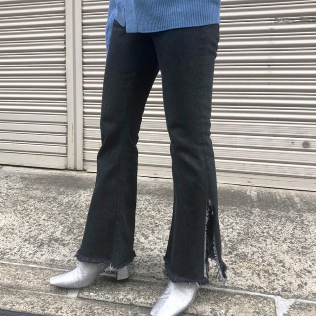 新品未使用！アメリ【SLIT FLARE DENIM PANTS】